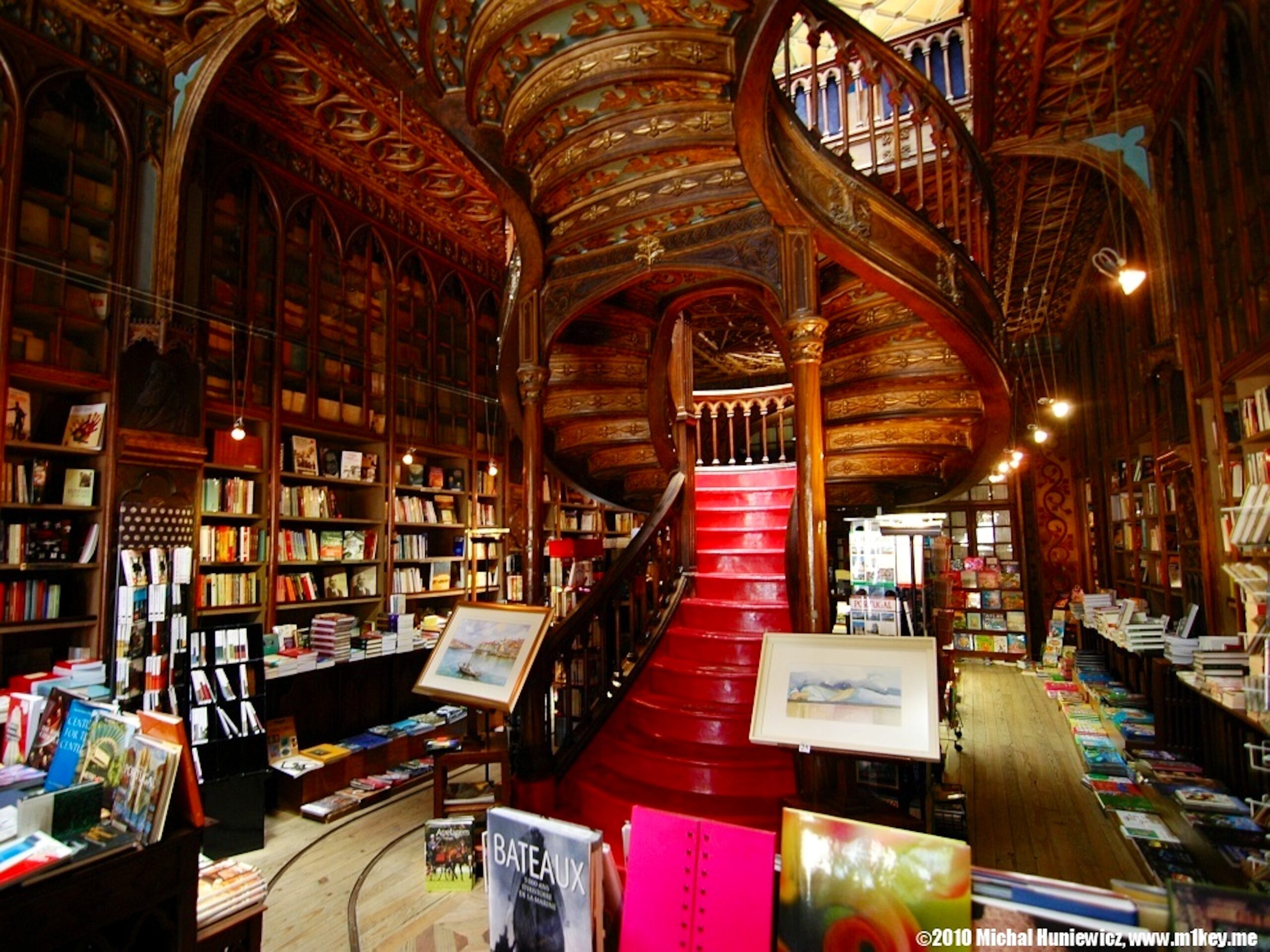 La magia della libreria Lello e Irmão di Porto (in cui si paga il